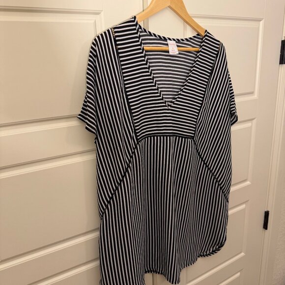 Xhilaration Black White Striped Tunic Top Stretch V-Neckline Short Sleeve Sz XL - Picture 6 of 8